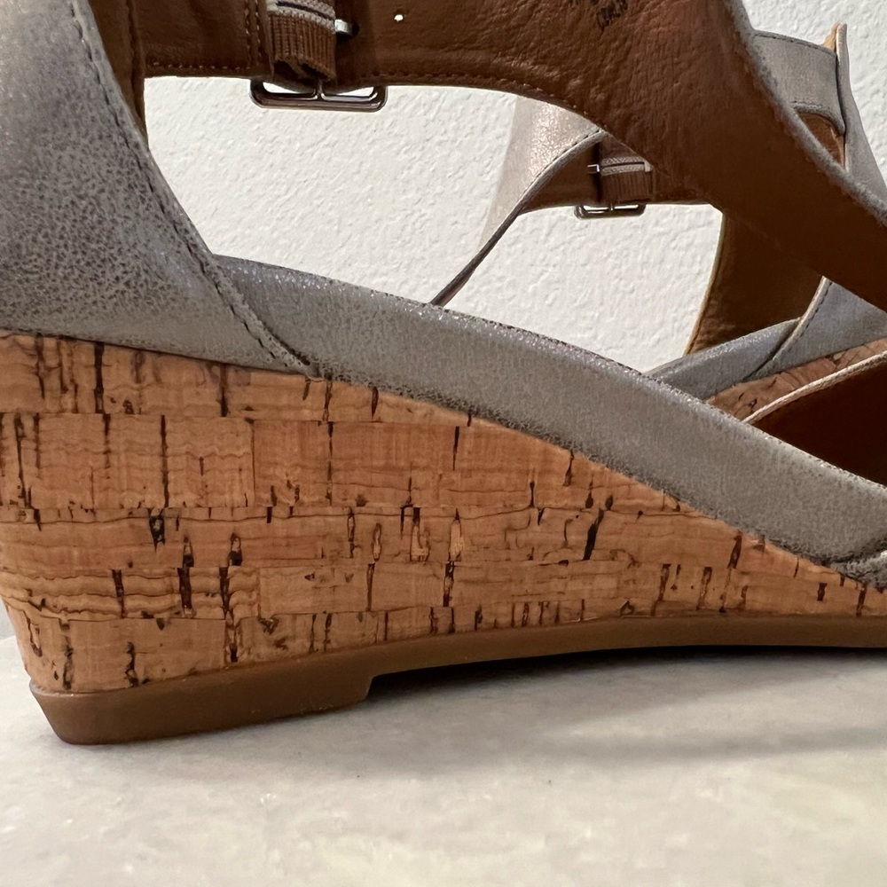 Metallic Wedge Sandals - Picture 7 of 8